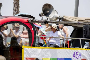 TEL AVIV, ISRAEL- 8 Haziran 2018: Tel Aviv 'de Gay Onur Yürüyüşü, İsrail