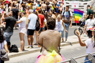 TEL AVIV, ISRAEL- 8 Haziran 2018: Tel Aviv 'de Gay Onur Yürüyüşü, İsrail