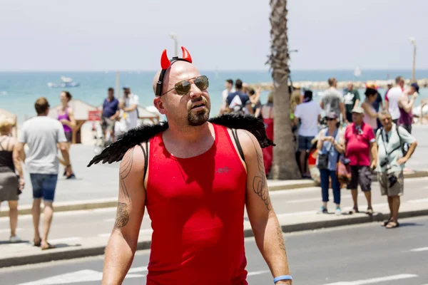 TEL AVIV, ISRAEL - 8 DE JUNIO DE 2018: Desfile del Orgullo Gay en Tel Aviv, Israel — Foto de Stock