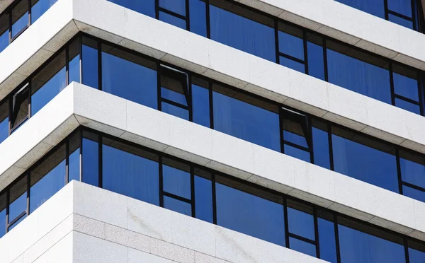 Parte del edificio en Tel Aviv, de cerca . — Foto de Stock