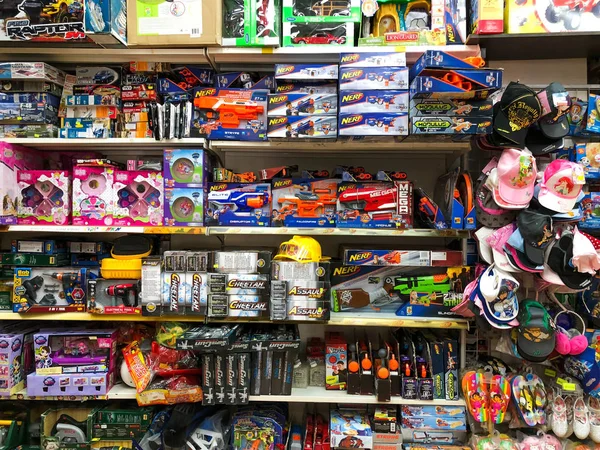 Rishon Le Zion, Izrael - április 27, 2018: polcok játékokkal a boltban a Rishon Le Zion, Izrael — Stock Fotó