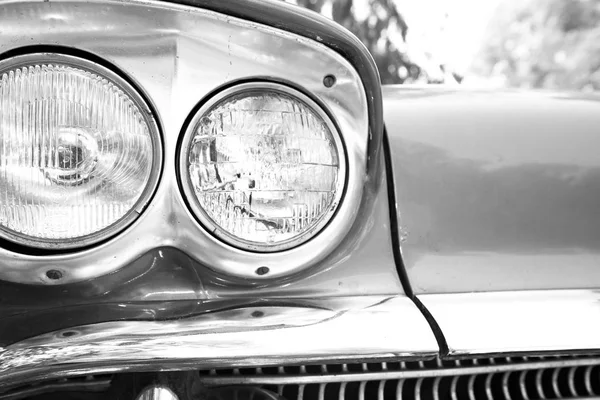 ISRAEL, PETAH TIQWA - MAY 14, 2016:  Exhibition of technical antiques. Old car headlights in Petah Tiqwa, Israel — Stock Photo, Image