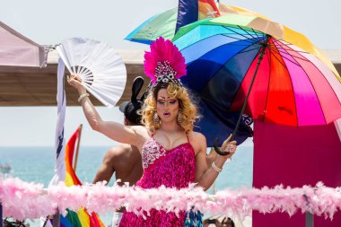 TEL AVIV, ISRAEL- 8 Haziran 2018: Tel Aviv 'de Gay Onur Yürüyüşü, İsrail