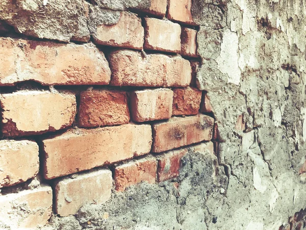 파괴 벽돌 오래 된 벽 배경의 조각 — 스톡 사진