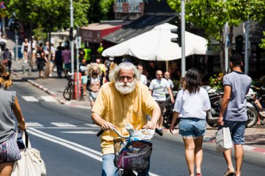 TEL AVIV, ISRAEL- 8 Haziran 2018: Tel Aviv 'de Gay Onur Yürüyüşü, İsrail.
