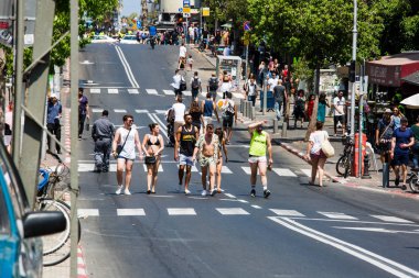 TEL AVIV, ISRAEL- 8 Haziran 2018: Tel Aviv 'de Gay Onur Yürüyüşü, İsrail.