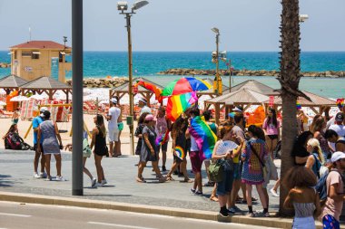 TEL AVIV, ISRAEL- 8 Haziran 2018: Tel Aviv 'de Gay Onur Yürüyüşü, İsrail.