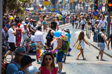 TEL AVIV, ISRAEL- 8 Haziran 2018: Tel Aviv 'de Gay Onur Yürüyüşü, İsrail.