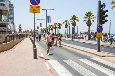 TEL AVIV, ISRAEL- 8 Haziran 2018: Tel Aviv 'de Gay Onur Yürüyüşü, İsrail.