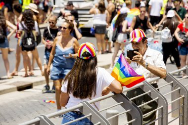 TEL AVIV, ISRAEL- 8 Haziran 2018: Tel Aviv 'de Gay Onur Yürüyüşü, İsrail