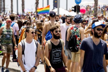 TEL AVIV, ISRAEL- 8 Haziran 2018: Tel Aviv 'de Gay Onur Yürüyüşü, İsrail