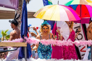 TEL AVIV, ISRAEL- 8 Haziran 2018: Tel Aviv 'de Gay Onur Yürüyüşü, İsrail.