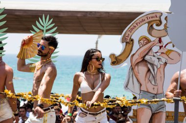 TEL AVIV, ISRAEL- 8 Haziran 2018: Tel Aviv 'de Gay Onur Yürüyüşü, İsrail.