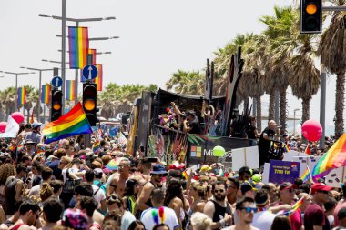 TEL AVIV, ISRAEL- 8 Haziran 2018: Tel Aviv 'de Gay Onur Yürüyüşü, İsrail