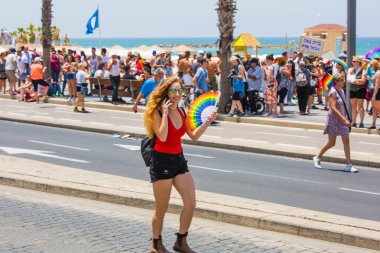 TEL AVIV, ISRAEL- 8 Haziran 2018: Tel Aviv 'de Gay Onur Yürüyüşü, İsrail.