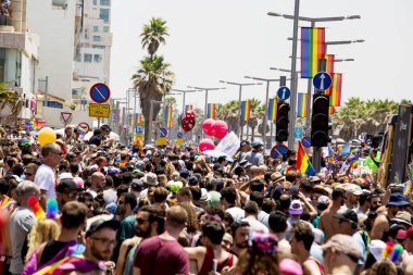 TEL AVIV, ISRAEL- 8 Haziran 2018: Tel Aviv 'de Gay Onur Yürüyüşü, İsrail