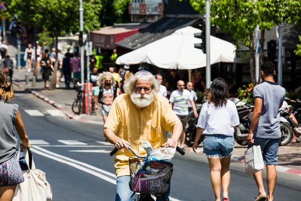 TEL AVIV, ISRAEL- 8 Haziran 2018: Tel Aviv 'de Gay Onur Yürüyüşü, İsrail.