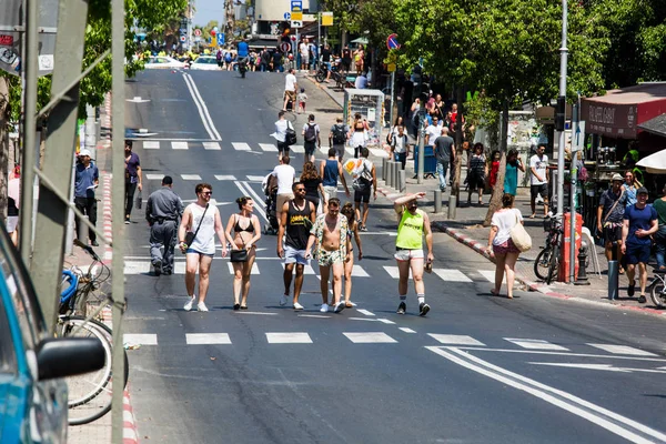 TEL AVIV, ISRAEL- 8 Haziran 2018: Tel Aviv 'de Gay Onur Yürüyüşü, İsrail.