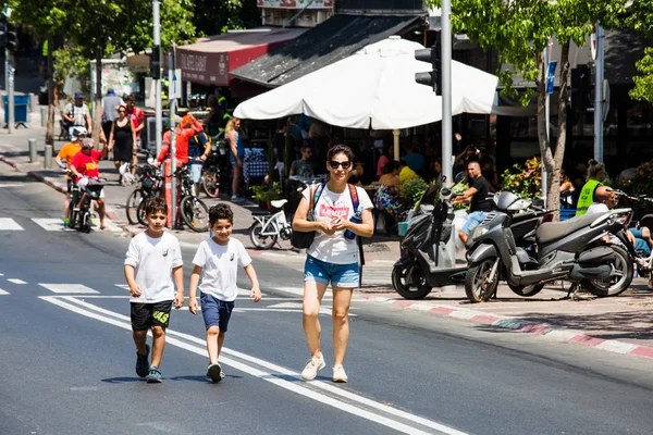TEL AVIV, ISRAEL- 8 Haziran 2018: Tel Aviv 'de Gay Onur Yürüyüşü, İsrail.