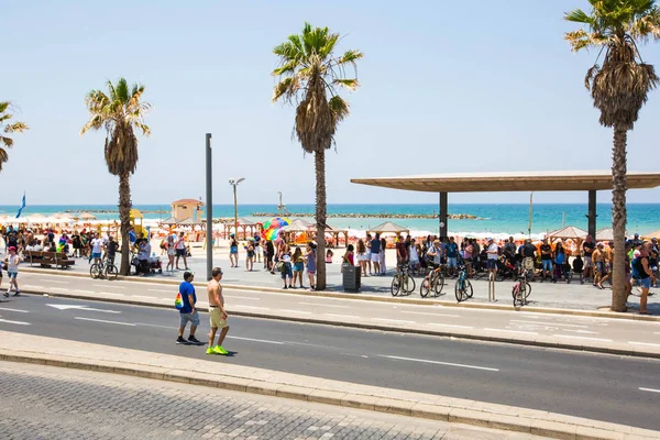 TEL AVIV, ISRAEL- 8 Haziran 2018: Tel Aviv 'de Gay Onur Yürüyüşü, İsrail.