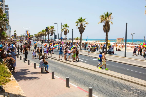 TEL AVIV, ISRAEL- 8 Haziran 2018: Tel Aviv 'de Gay Onur Yürüyüşü, İsrail.
