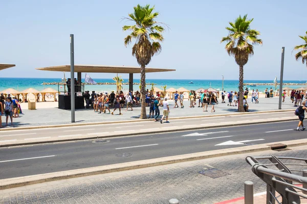 TEL AVIV, ISRAEL- 8 Haziran 2018: Tel Aviv 'de Gay Onur Yürüyüşü, İsrail.