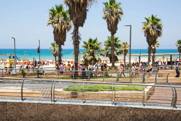 TEL AVIV, ISRAEL- 8 Haziran 2018: Tel Aviv 'de Gay Onur Yürüyüşü, İsrail.