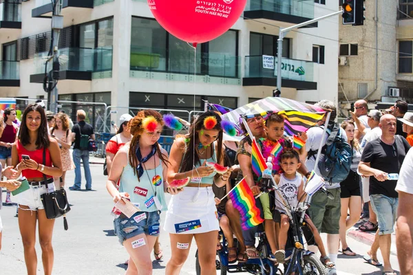 TEL AVIV, ISRAEL- 8 Haziran 2018: Tel Aviv 'de Gay Onur Yürüyüşü, İsrail.