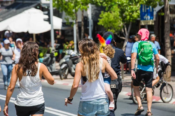 TEL AVIV, ISRAEL- 8 Haziran 2018: Tel Aviv 'de Gay Onur Yürüyüşü, İsrail.
