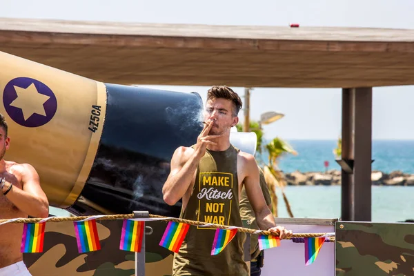 TEL AVIV, ISRAEL- 8 Haziran 2018: Tel Aviv 'de Gay Onur Yürüyüşü, İsrail