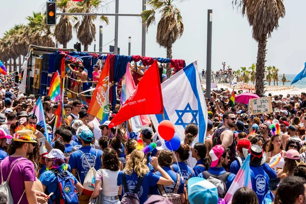 TEL AVIV, ISRAEL- 8 Haziran 2018: Tel Aviv 'de Gay Onur Yürüyüşü, İsrail