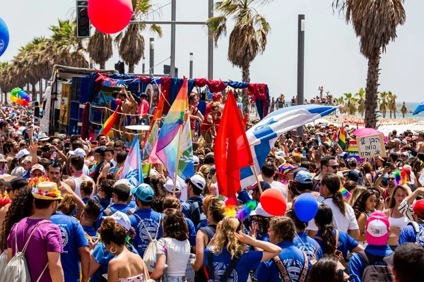 TEL AVIV, ISRAEL- 8 Haziran 2018: Tel Aviv 'de Gay Onur Yürüyüşü, İsrail