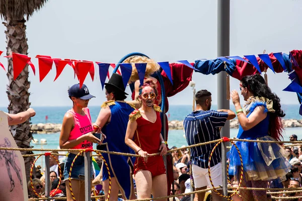 TEL AVIV, ISRAEL- 8 Haziran 2018: Tel Aviv 'de Gay Onur Yürüyüşü, İsrail