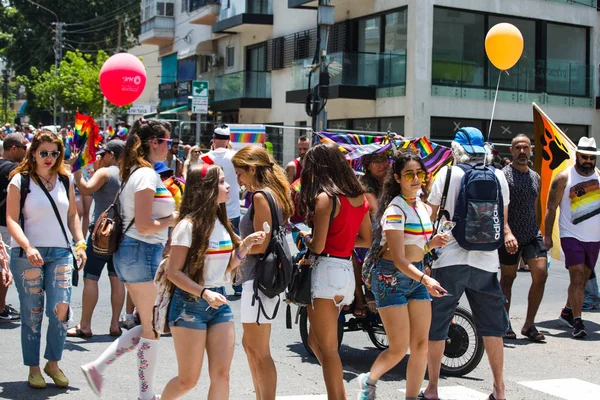 TEL AVIV, ISRAEL- 8 Haziran 2018: Tel Aviv 'de Gay Onur Yürüyüşü, İsrail.