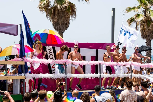 TEL AVIV, ISRAEL- 8 Haziran 2018: Tel Aviv 'de Gay Onur Yürüyüşü, İsrail.