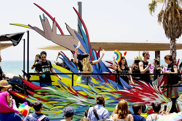 TEL AVIV, ISRAEL- 8 Haziran 2018: Tel Aviv 'de Gay Onur Yürüyüşü, İsrail