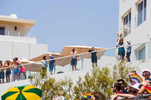 TEL AVIV, ISRAEL- 8 Haziran 2018: Tel Aviv 'de Gay Onur Yürüyüşü, İsrail.