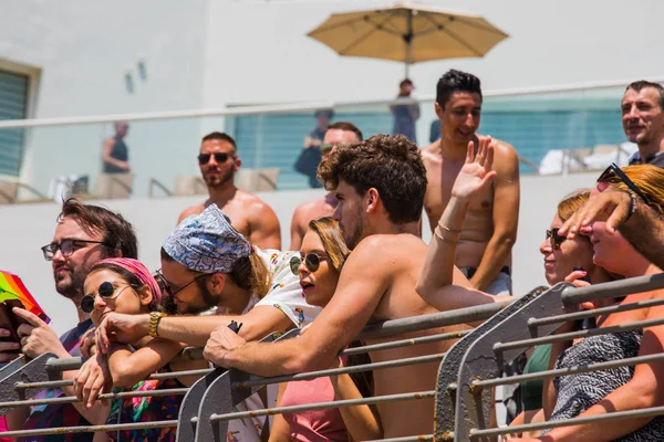 TEL AVIV, ISRAEL- 8 Haziran 2018: Tel Aviv 'de Gay Onur Yürüyüşü, İsrail.