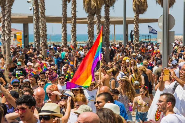TEL AVIV, ISRAEL- 8 Haziran 2018: Tel Aviv 'de Gay Onur Yürüyüşü, İsrail.