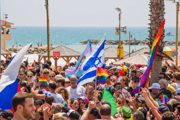 TEL AVIV, ISRAEL- 8 Haziran 2018: Tel Aviv 'de Gay Onur Yürüyüşü, İsrail.