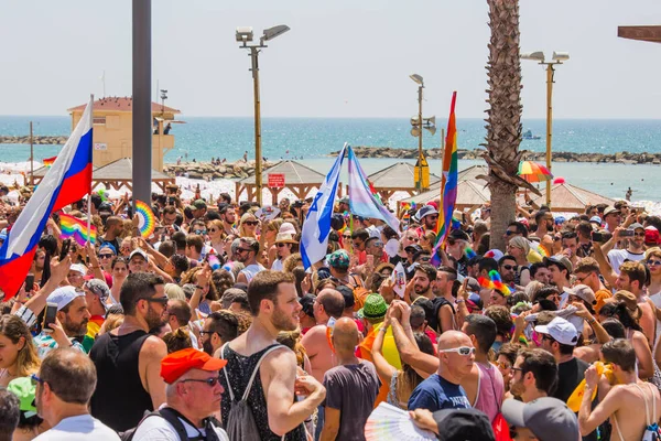 TEL AVIV, ISRAEL- 8 Haziran 2018: Tel Aviv 'de Gay Onur Yürüyüşü, İsrail.