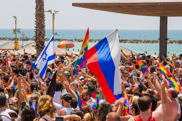 TEL AVIV, ISRAEL- 8 Haziran 2018: Tel Aviv 'de Gay Onur Yürüyüşü, İsrail.