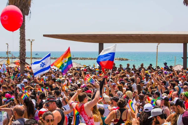 TEL AVIV, ISRAEL- 8 Haziran 2018: Tel Aviv 'de Gay Onur Yürüyüşü, İsrail.