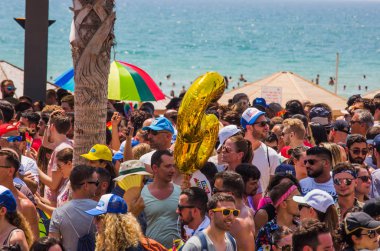 TEL AVIV, ISRAEL- 8 Haziran 2018: Tel Aviv 'de Gay Onur Yürüyüşü, İsrail.