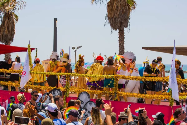TEL AVIV, ISRAEL- 8 Haziran 2018: Tel Aviv 'de Gay Onur Yürüyüşü, İsrail.