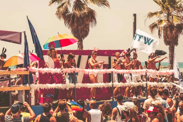 TEL AVIV, ISRAEL- 8 Haziran 2018: Tel Aviv 'de Gay Onur Yürüyüşü, İsrail