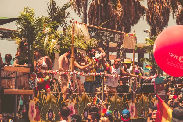 TEL AVIV, ISRAEL- 8 Haziran 2018: Tel Aviv 'de Gay Onur Yürüyüşü, İsrail