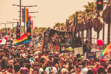TEL AVIV, ISRAEL- 8 Haziran 2018: Tel Aviv 'de Gay Onur Yürüyüşü, İsrail