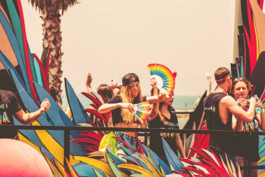TEL AVIV, ISRAEL- 8 Haziran 2018: Tel Aviv 'de Gay Onur Yürüyüşü, İsrail