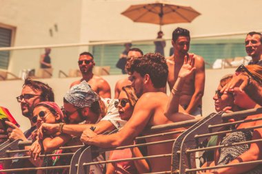 TEL AVIV, ISRAEL- 8 Haziran 2018: Tel Aviv 'de Gay Onur Yürüyüşü, İsrail.